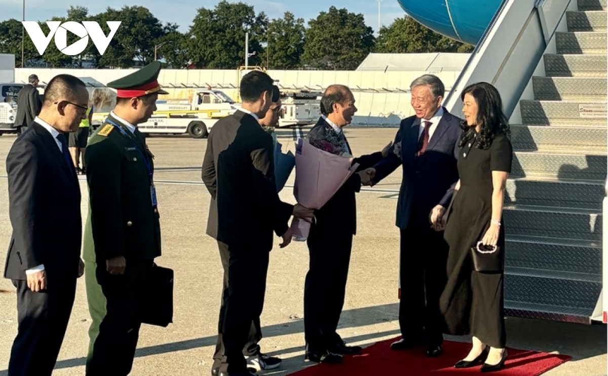 Top Vietnamese leader begins UNGA 79 related activities